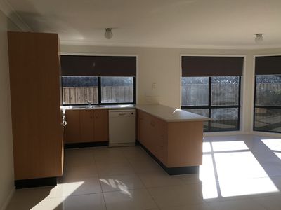 19 Helena Crescent, Horsley