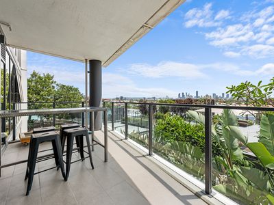 20501 / 300 Old Cleveland Road, Coorparoo