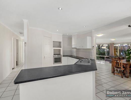 5 BEDROOM HOME WITH PARK RESERVE BACKDROP image 10