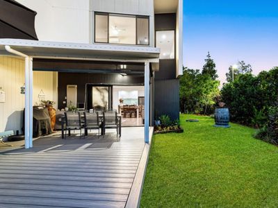 7 Marina Court, Hope Island