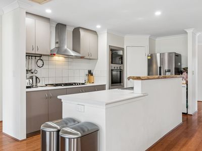 10 Teague Way, Lakelands