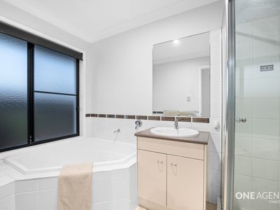 62 Brookwater Drive, Brookwater