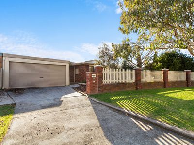 12 Yvette Close, Sale