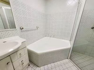 18 / 2-6 Gloucester Avenue, Burwood