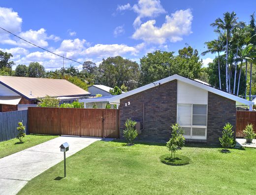 Newly Renovated in Old Tewantin image 3