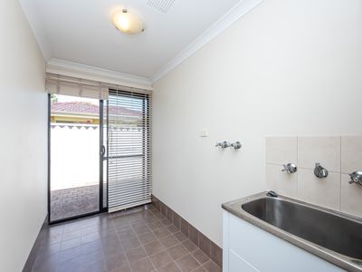 54B Chelsea Court, Dianella