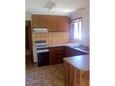 2 / 3 Perkins Avenue, Hoppers Crossing
