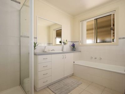 2 Medinah Ct, West Wodonga