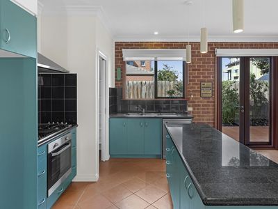 30 McGuire Crescent, Williamstown