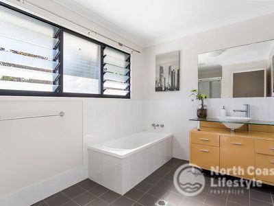 4 / 3 Bindaree Way, Ocean Shores