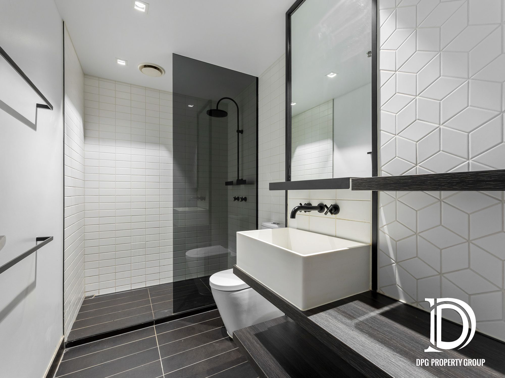 810 / 677 La Trobe Street, Docklands