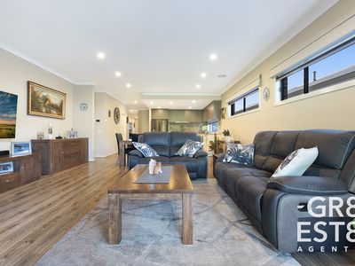 23 Nagle Crescent, Cranbourne West