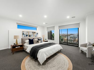 7 Crescendo Boulevard, Clyde