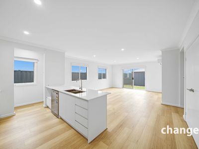 8 Damiana Avenue, Clyde North