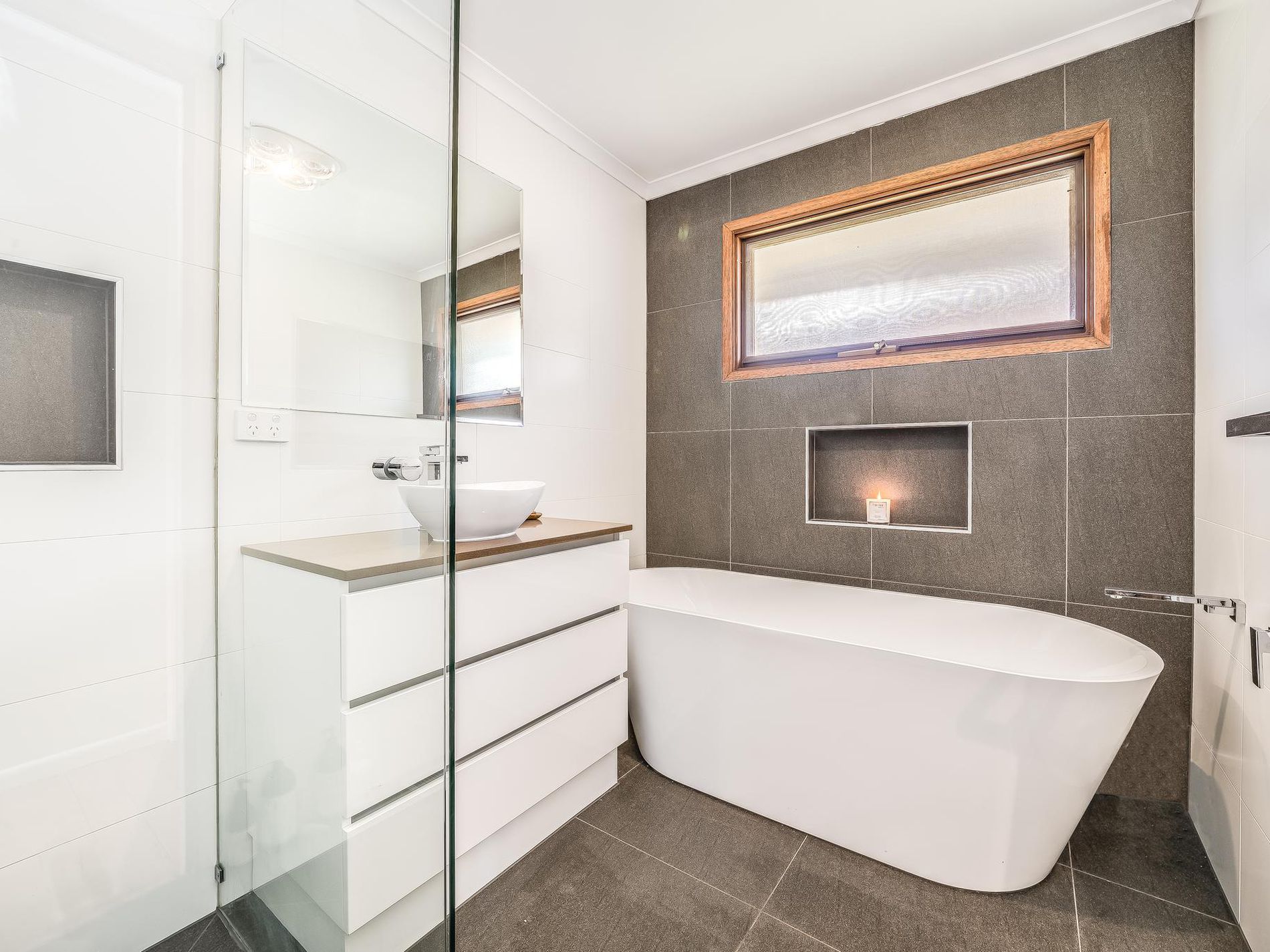 79 Simons Road, Leopold
