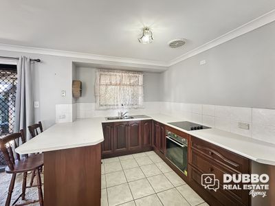 28 John Glenn Place, Dubbo
