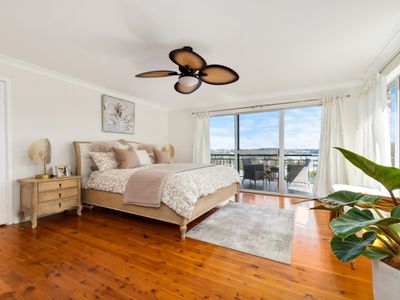 11 Hillcrest Avenue, North Narooma