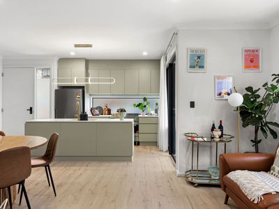 2 John Mckinna Circuit, Taperoo