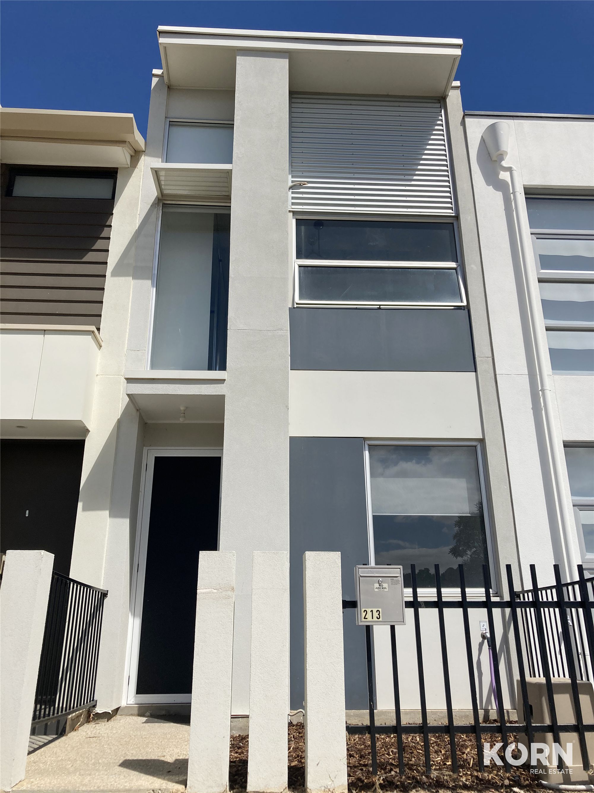 213 East Parkway, Lightsview