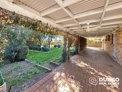 28 John Glenn Place, Dubbo