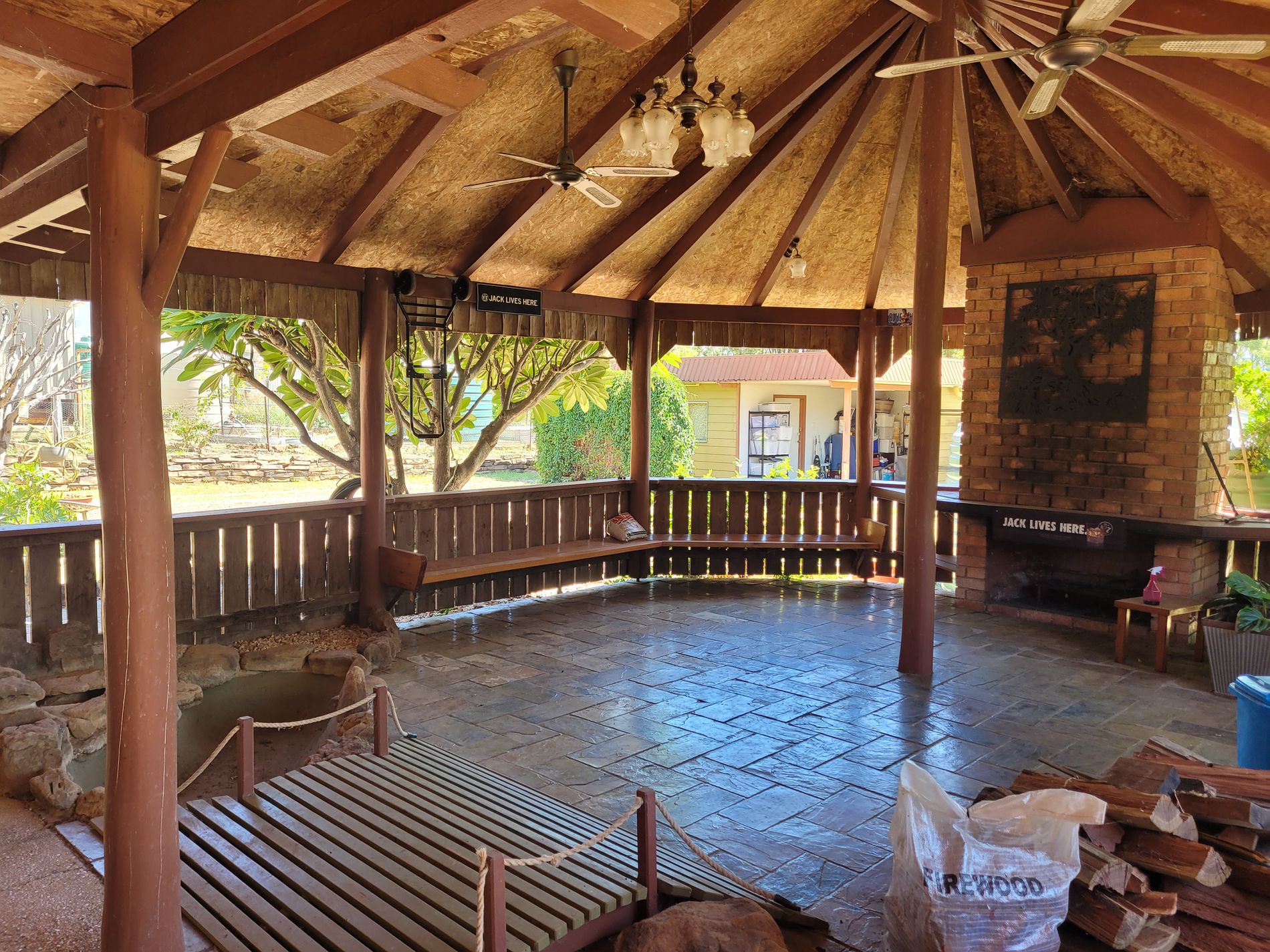 32 WILLOUGHBY STREET, Willows