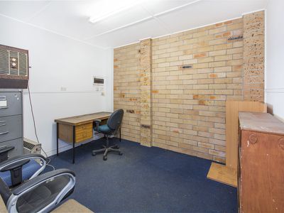 8/120 Industrial Road, Oak Flats