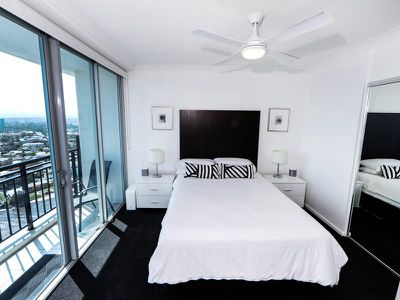 3247 / 23 Ferny Avenue, Surfers Paradise