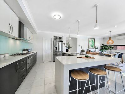 8 Blue Gum Place, Wakerley