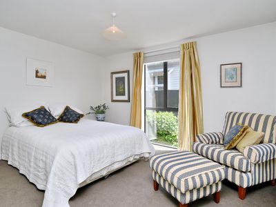 102 Hills Road, Edgeware