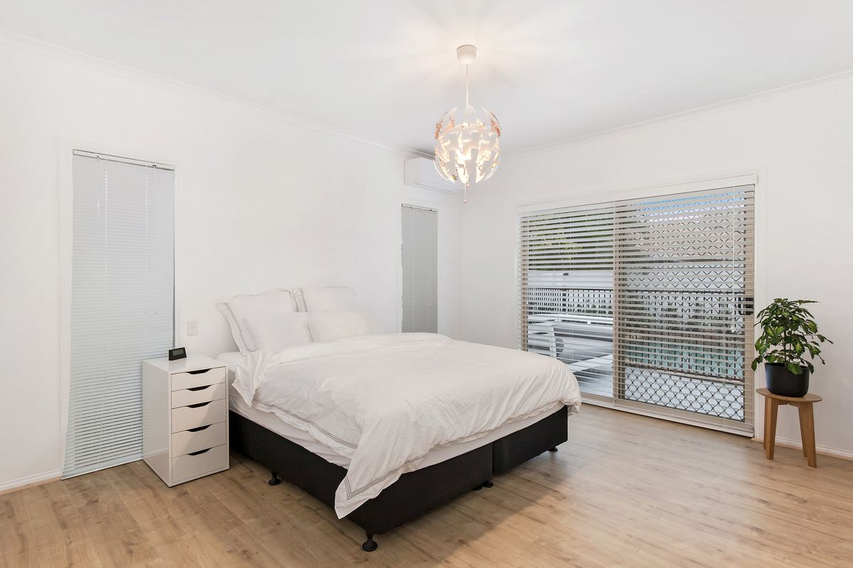 5 Santabelle Crescent, Clear Island Waters