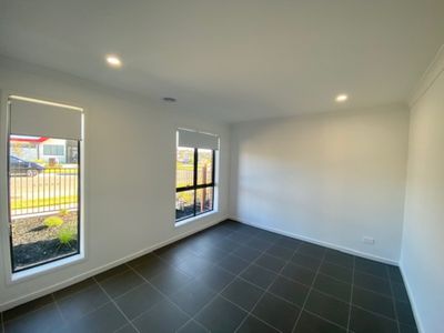 8 Paramount Boulevard, Wyndham Vale