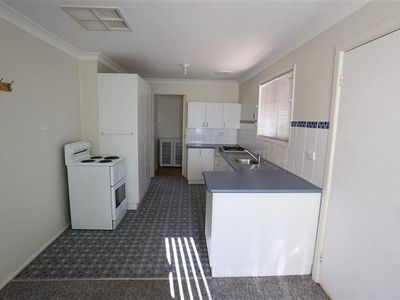 2 Rae Street, Forbes