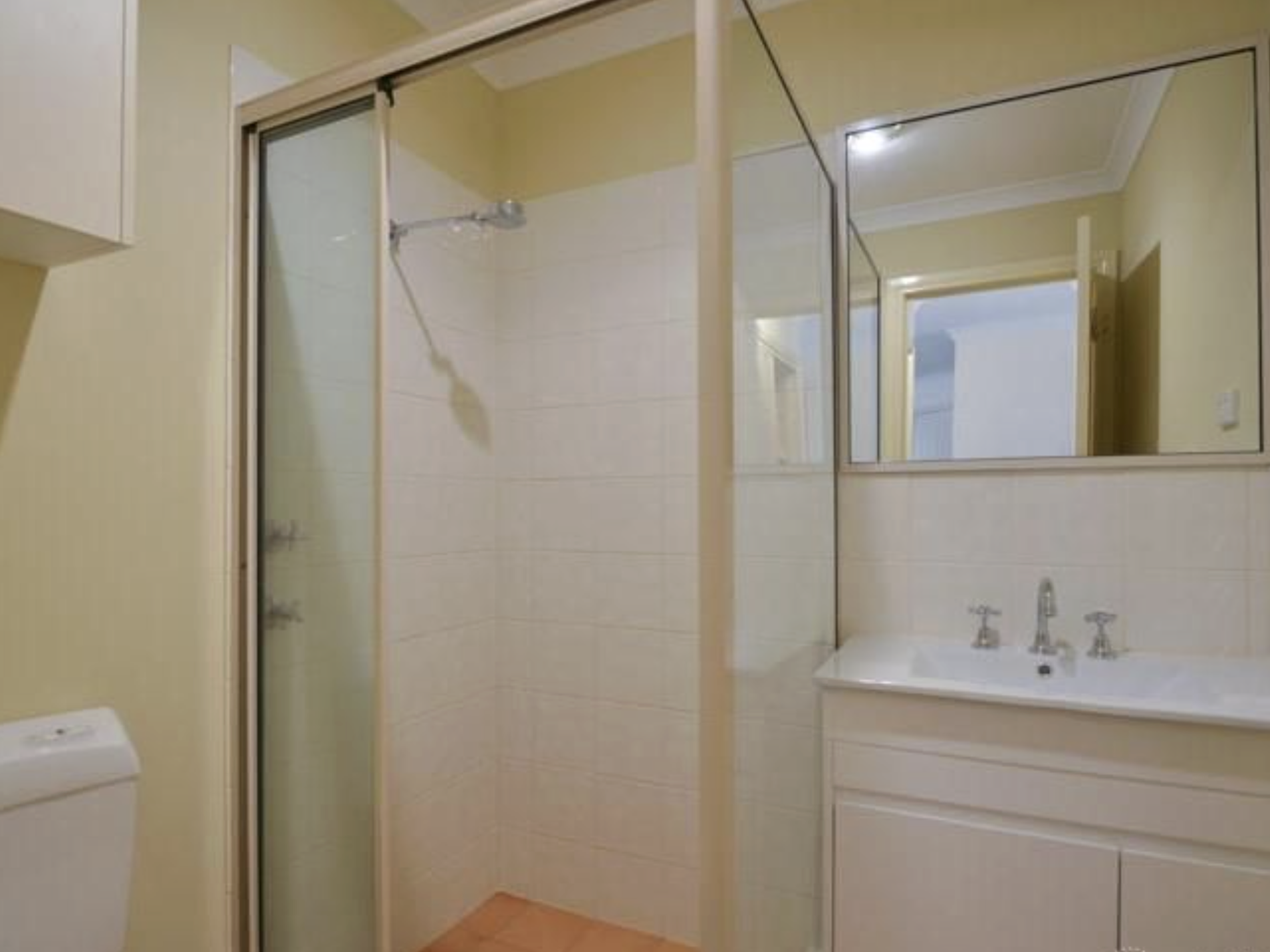 8 / 10 Great Eastern Highway, Somerville