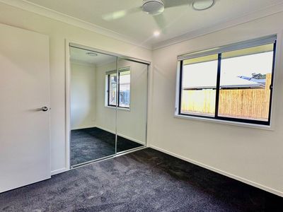 16 Melanie St, Cotswold Hills
