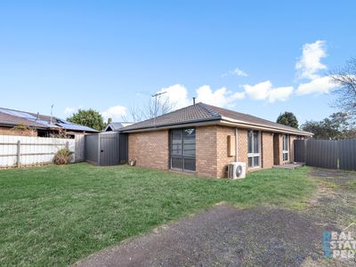 1 / 9 Cook Court, Cranbourne North