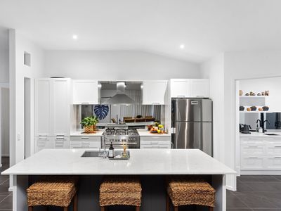 6 Demby Crescent, Wakerley