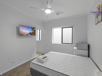 11 Art Deco Drive, Deanside