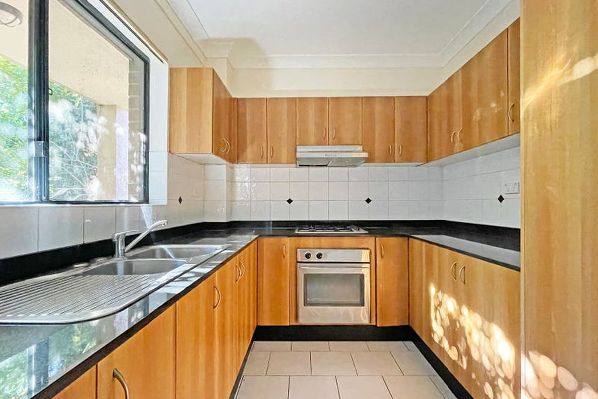 15 / 18 Eastbourne Road, Homebush West