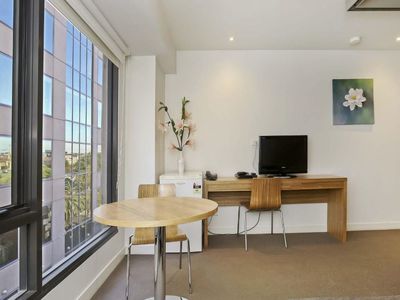 733 / 572 St Kilda Road, Melbourne