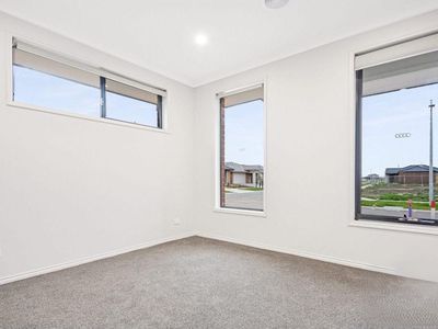 2 Yard Street, Mambourin