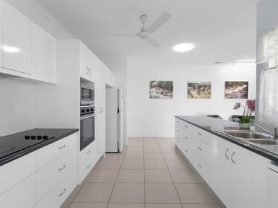 64B Harley Street, Kamerunga
