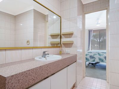 2B Eaglemont Drive, Swan View