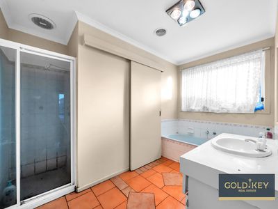10 Pardalote Close, Werribee