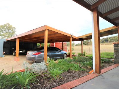 285 Cowles Rd, Northwood