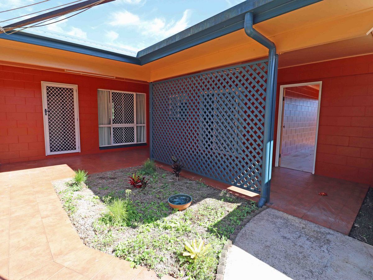 1 Paula Close, Atherton