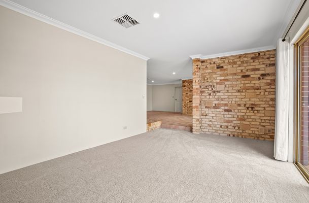 16 Frigate Close, Waikiki
