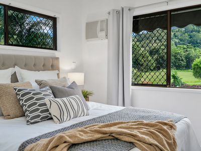 11 Pomona Avenue, Mooroobool