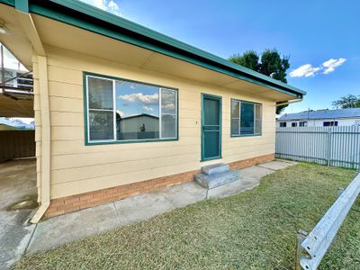 385 Balaclava Street, Hay