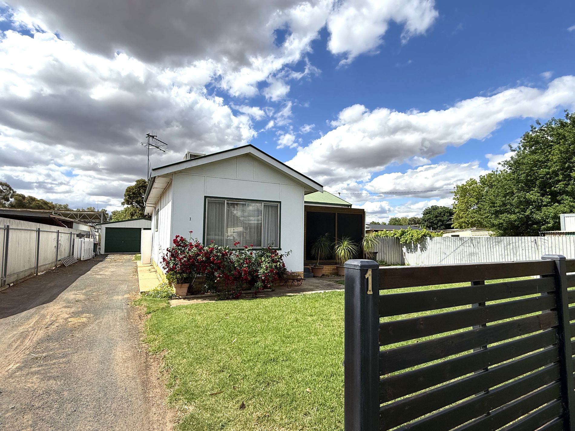 1 Wattle Road, Hanwood