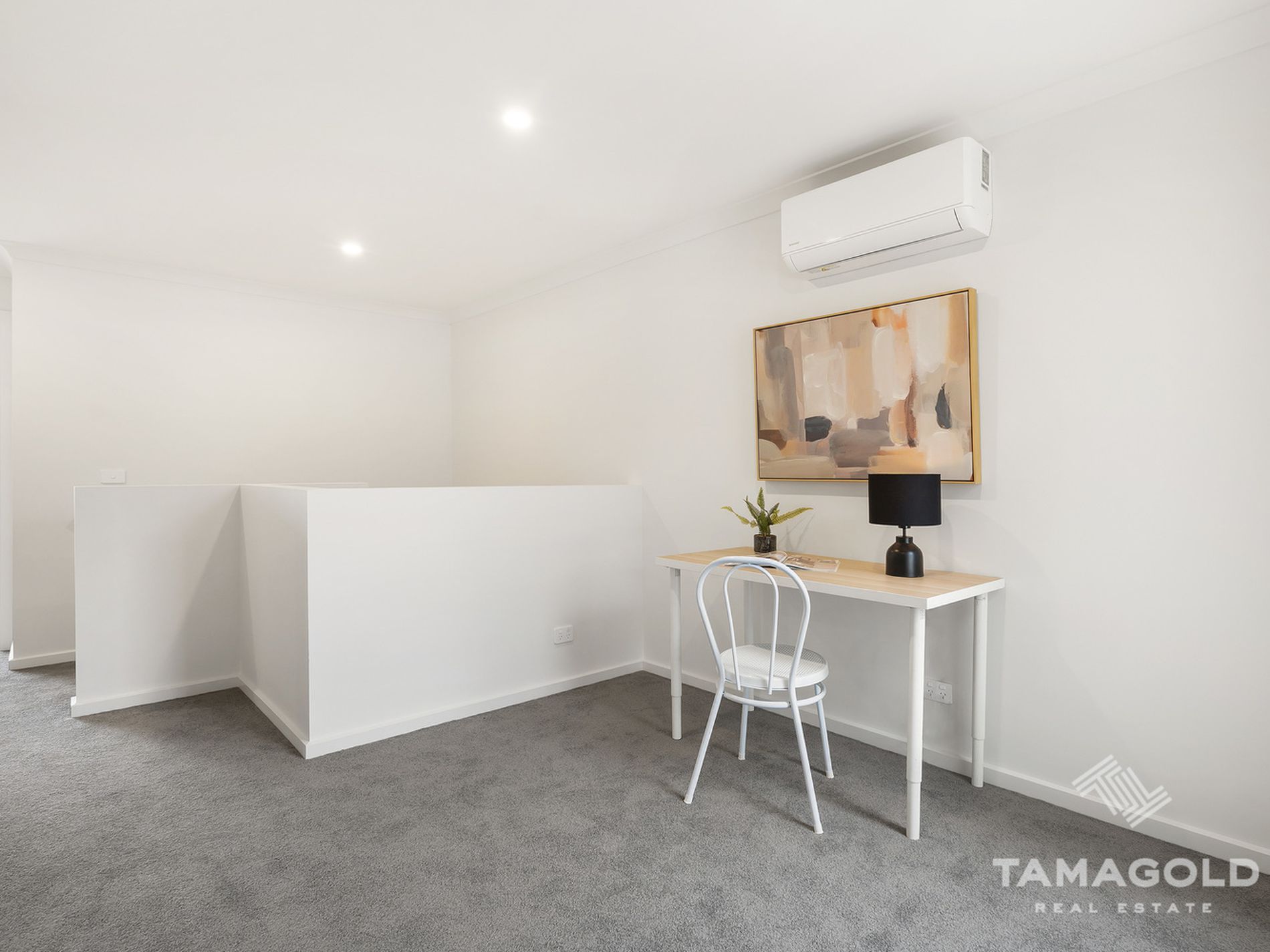 32 CRICKLEWOOD CIRCUIT, Narre Warren